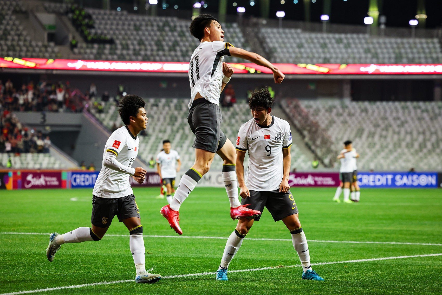 全面壓制！國青半場控球率高達(dá)7成，射門比9-3，造對方3張黃牌