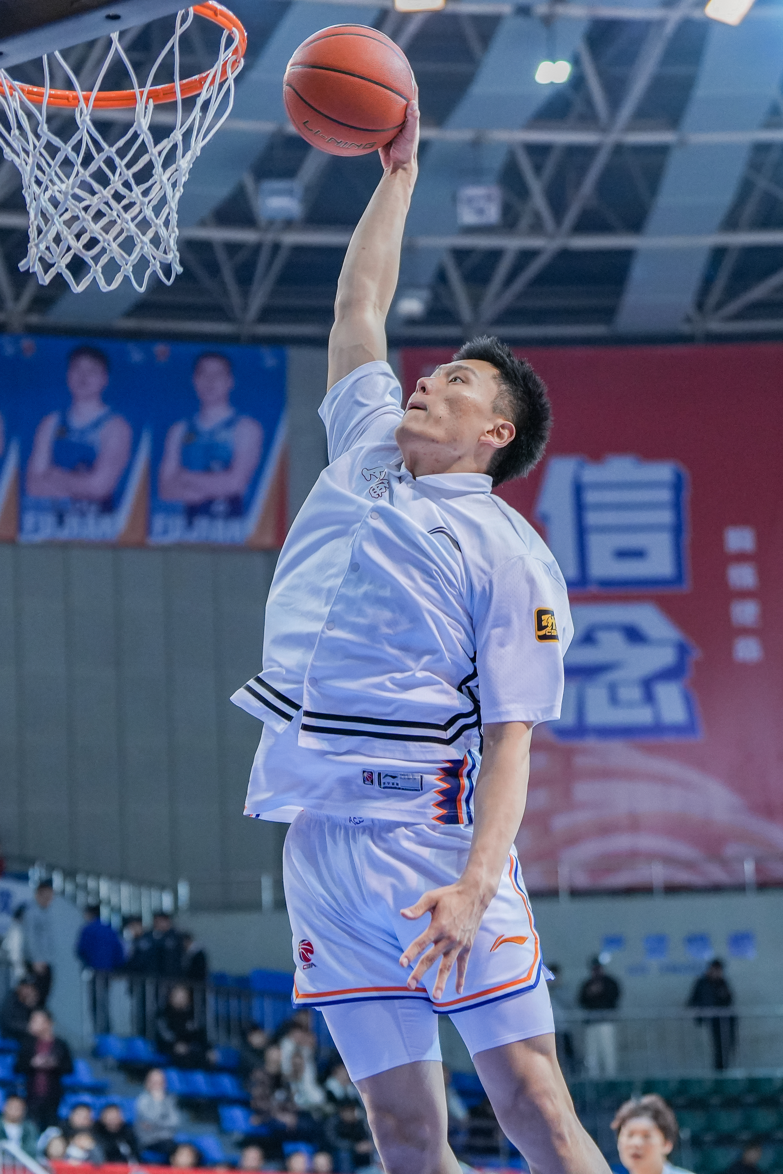  持續(xù)漲球！上海男籃“李花”組合—李弘權、李添榮