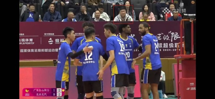  罕見(jiàn)！杜鋒觀看排超聯(lián)賽排位賽 對(duì)陣雙方是廣東男排VS北京男排