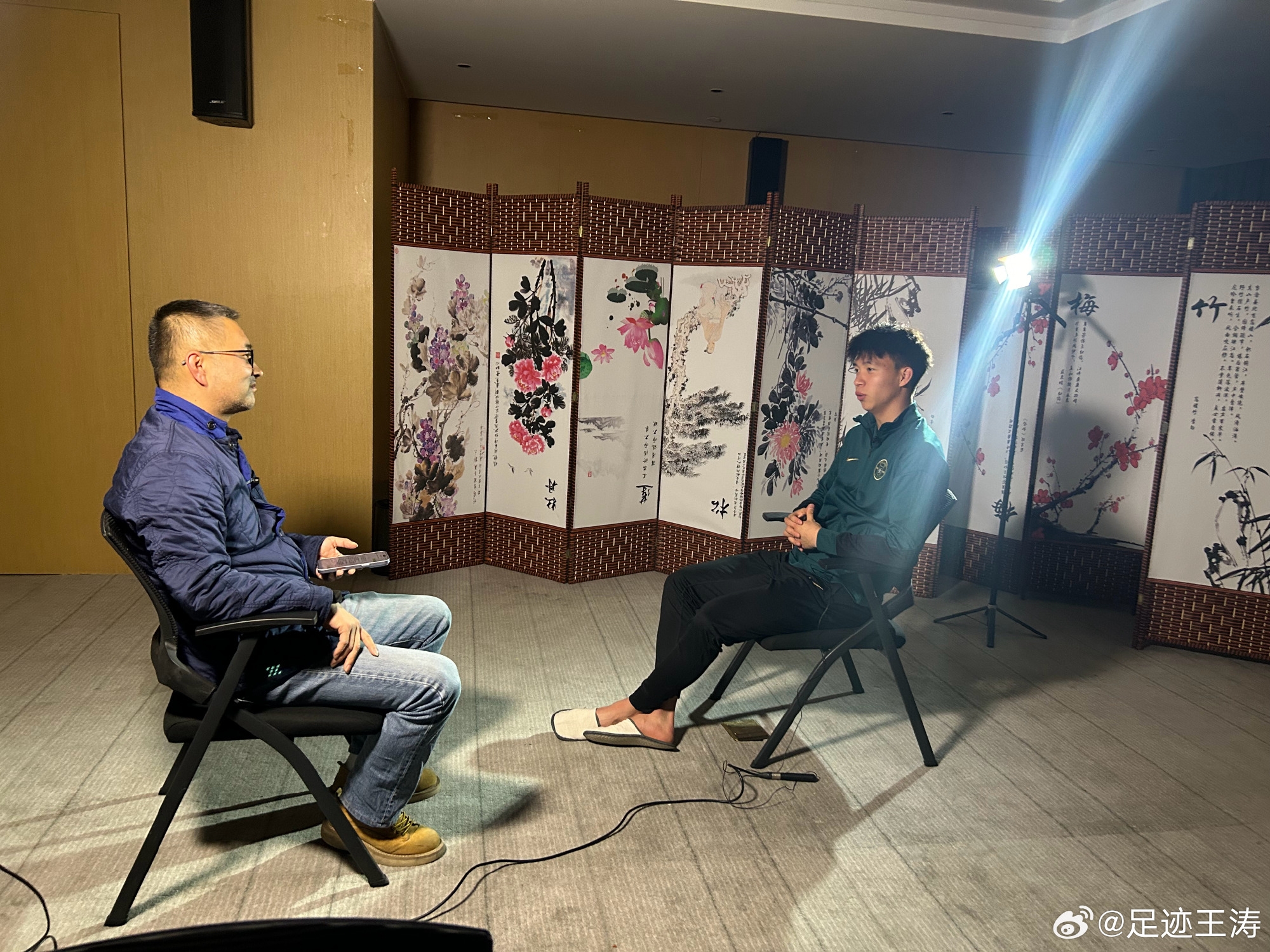  記者：王鈺棟視韋世豪為偶像&想加他微信，現(xiàn)進(jìn)了國足不知加到?jīng)]