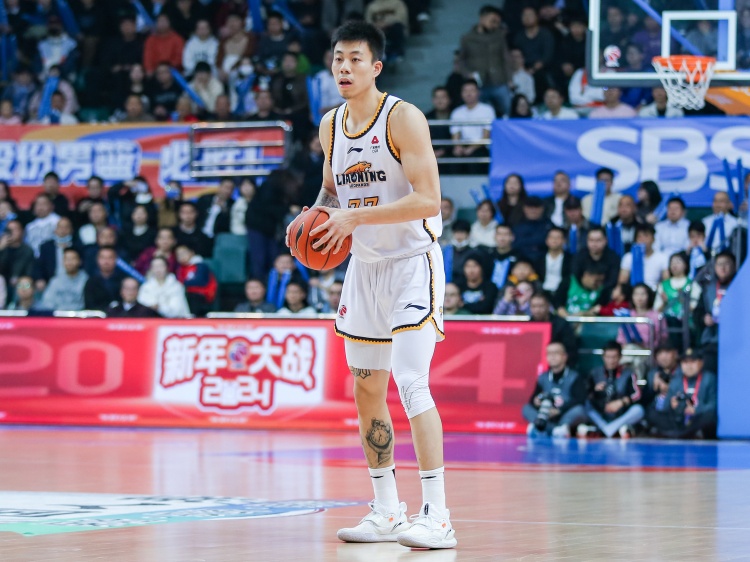  攻防俱佳！張鎮(zhèn)麟15中8拿到19分7板6助5斷2帽