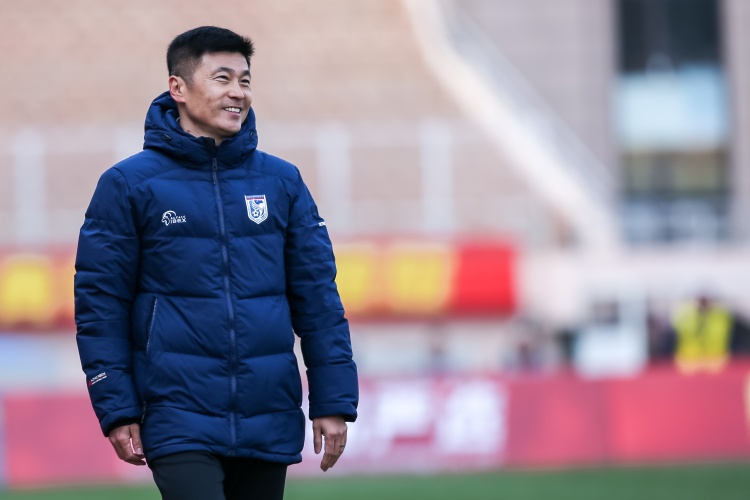  足球報(bào)：英博首發(fā)陣容幾乎換了一支球隊(duì)，主打高位逼搶強(qiáng)調(diào)奔跑