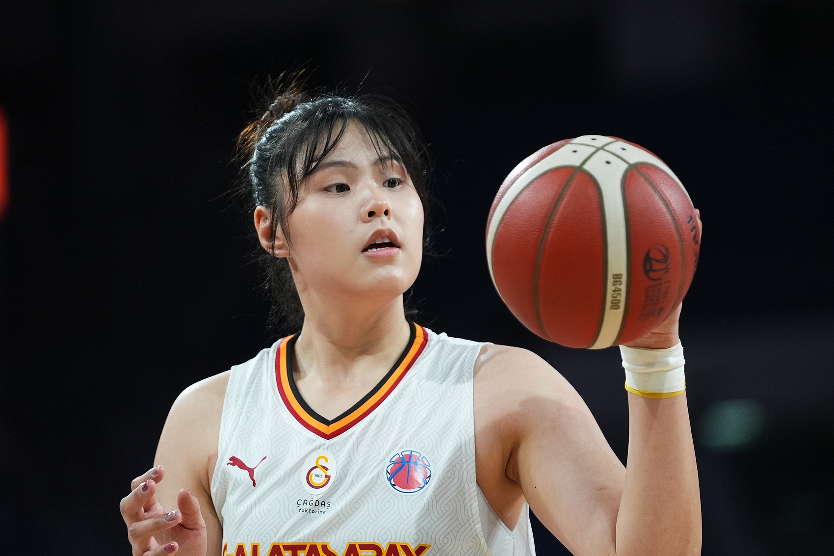  穩(wěn)定高效！李月汝9中6得到18分10板1助2斷1帽 罰球6中6